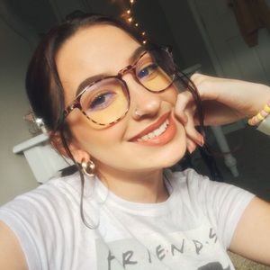 Meet your Posher, Chloe